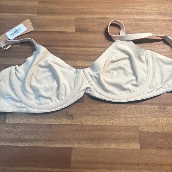 Skims 36DD Women's Cream Underwire Bra - Picture 4 of 5